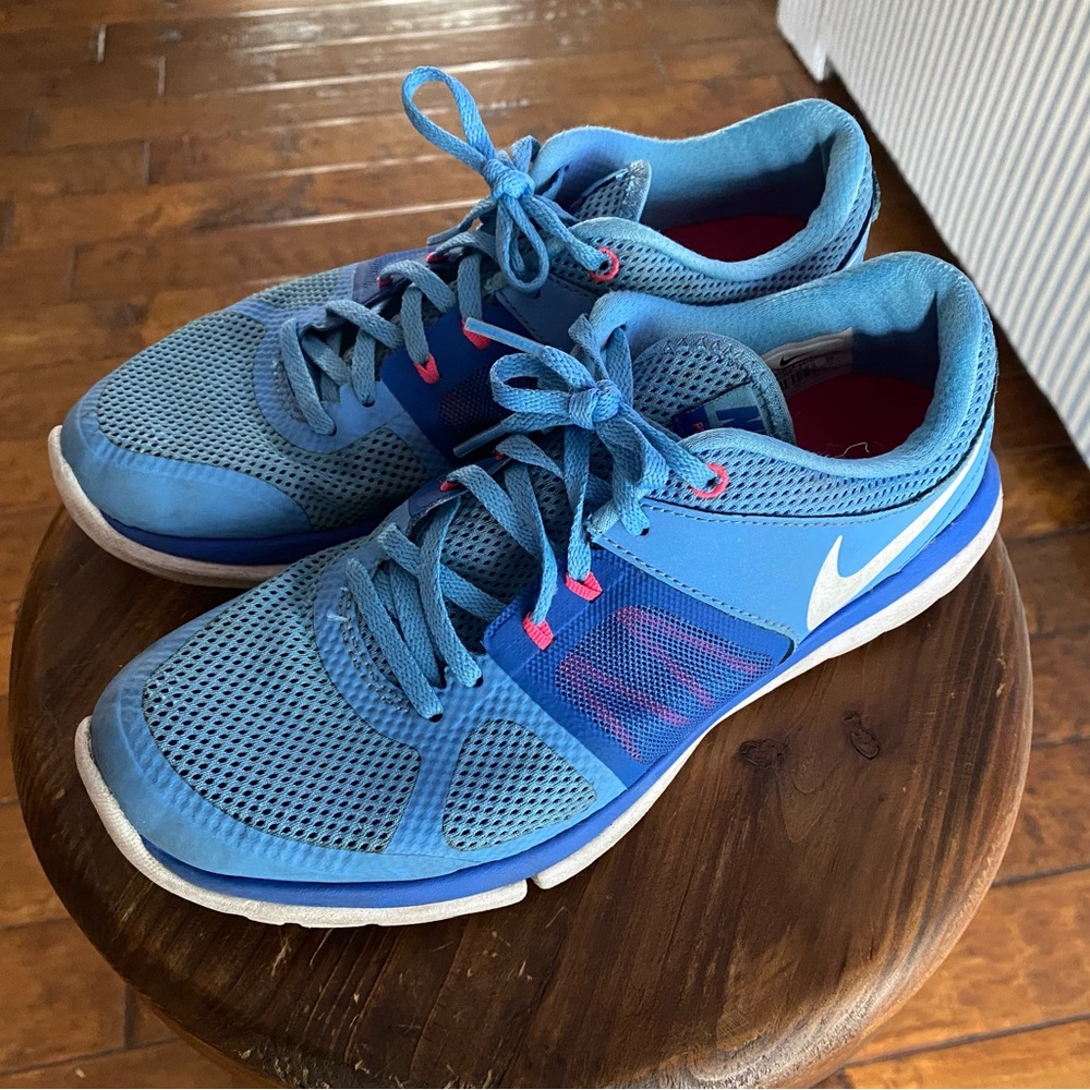 Women’s Nike blue cross trainers shoes
